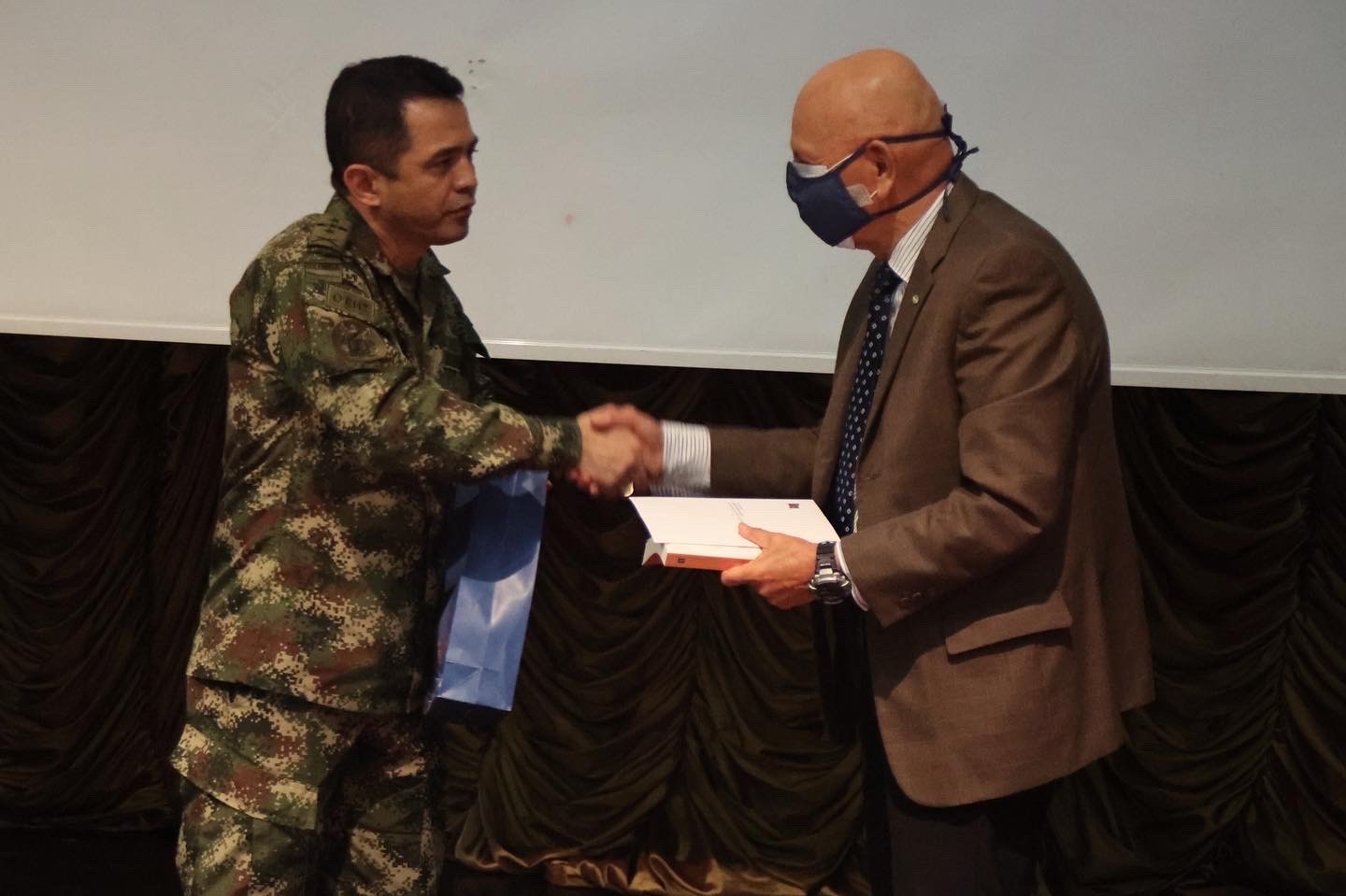 Charla de Historia Militar Contemporánea General (R) Carlos Alberto